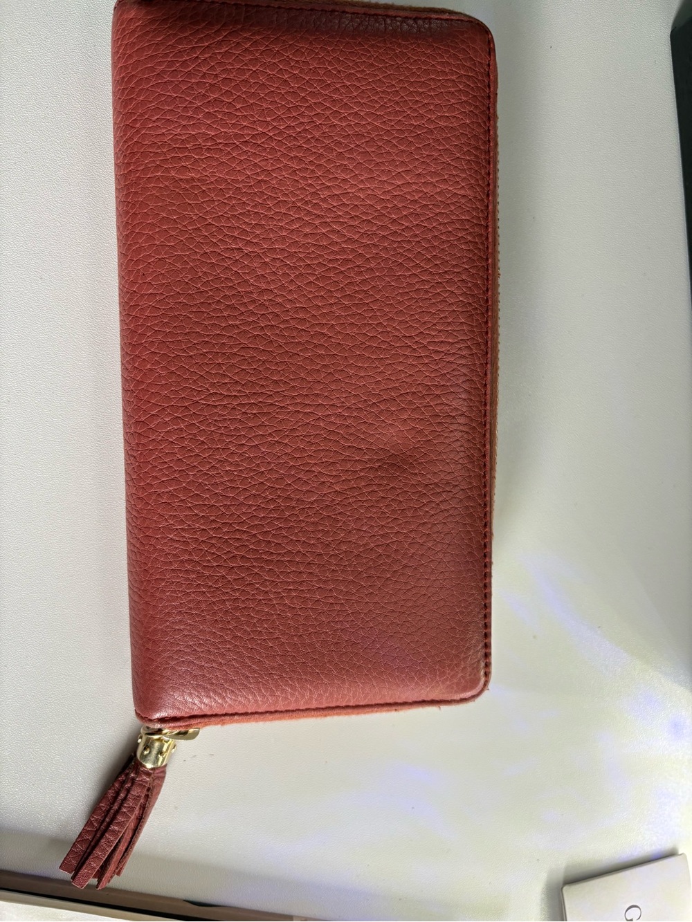 Gucci terracotta Leather Zip-Around Wallet with Embossed GG - Picture 5 of 9